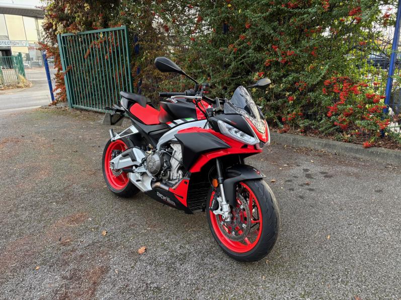APRILIA TUONO 660
